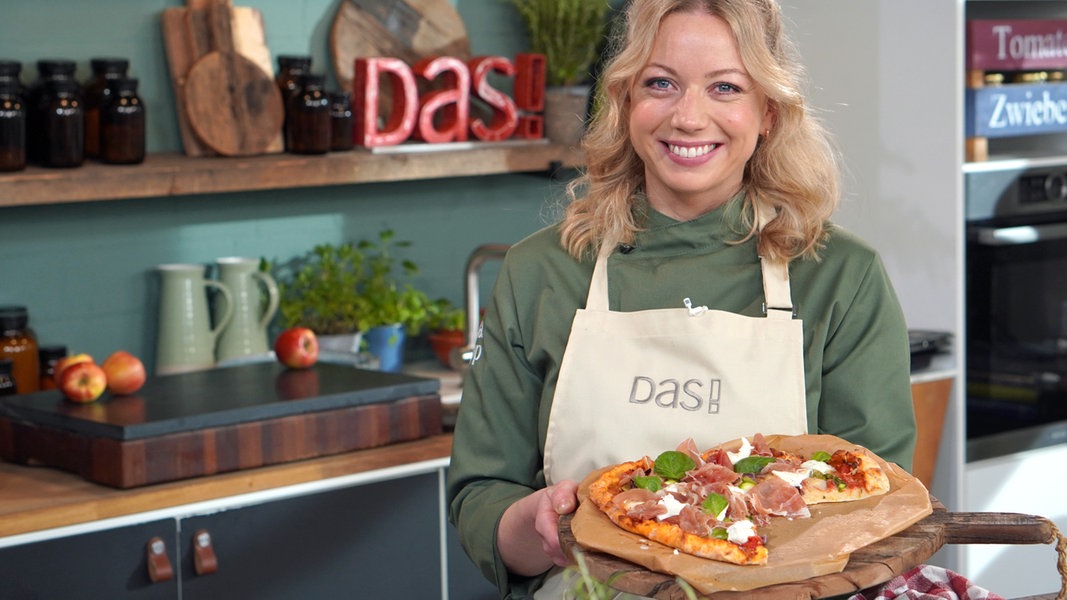 Das Schmeckt Pizza Aus Quark Teig Mit Spargel Ndr De Fernsehen