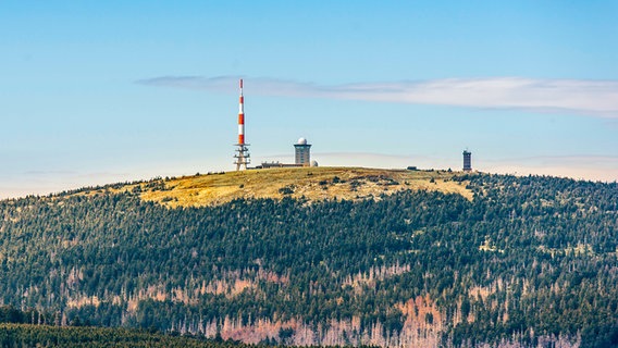 Blick auf den Brocken-Gipfel im Harz. © Colourbox Foto: -