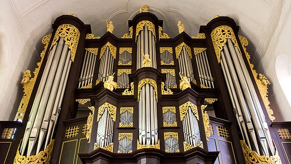Orgel von Berendt Huß und Arp Schnitger in der Kirche St. Cosmae et Damiani in Stade. © picture-alliance / JTimage.de Foto: Burkhard Juettner