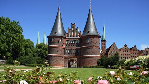 Das Holstentor in Lübeck, ein Wahrzeichen der Stadt © Tourismusamt Lübeck Foto: Torsten Krüger