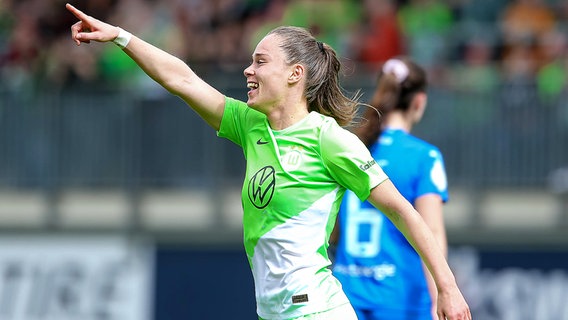 Jubel bei Stürmerin Ewa Pajor vom VfL Wolfsburg © IMAGO / foto2press 