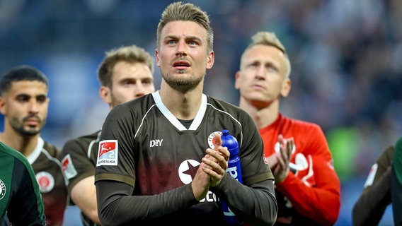 St. Paulis Hauke Wahl reagiert auf die Niederlage gegen den HSV © Imago Images 