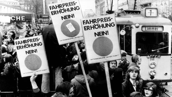 Demonstration gegen Fahrpreiserhöhungen in Hannover 1969. © dpa 