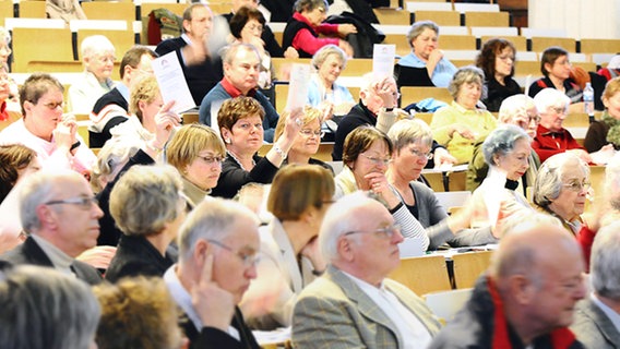 Abstimmung im Hamburger Spendenparlament  Foto: Thies Ibold