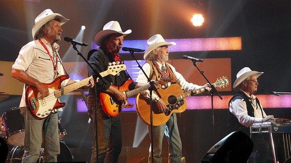 Die Cowboys von Truck Stop singen auf der NDR 90,3 KultNacht-Bühne © public address 