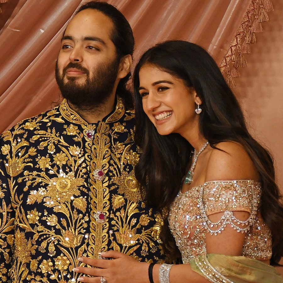 Anant Ambani, Sohn des reichsten Mann Asiens,  und seine Braut Radikha Merchant © picture alliance / ZUMAPRESS.com | Ashish Vaishnav Foto: Ashish Vaishnav