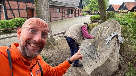 Schorse besucht auf der "Der beste Ort der Welt"-Tour den Ort Harpstedt. © NDR 