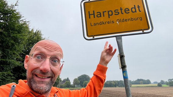 Schorse besucht auf der "Der beste Ort der Welt"-Tour den Ort Harpstedt. © NDR 