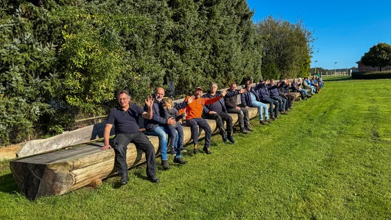 Schorse besucht auf der "Der beste Ort der Welt"-Tour den Ort Merzen. © NDR 