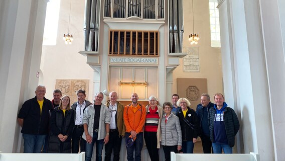 Schorse besucht auf der "Der beste Ort der Welt"-Tour den Ort Equord. © NDR Foto: Bernd Drechsler