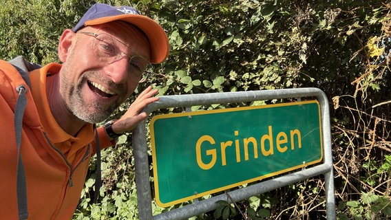 Schorse besucht auf der "Der beste Ort der Welt"-Tour den Ort Hagen-Grinden. © NDR Foto: Bernd Drechsler