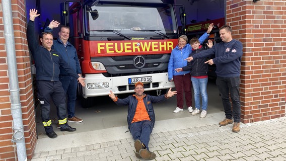 Schorse besucht auf der "Der beste Ort der Welt"-Tour den Ort Oldersum. © NDR Foto: Bernd Drechsler