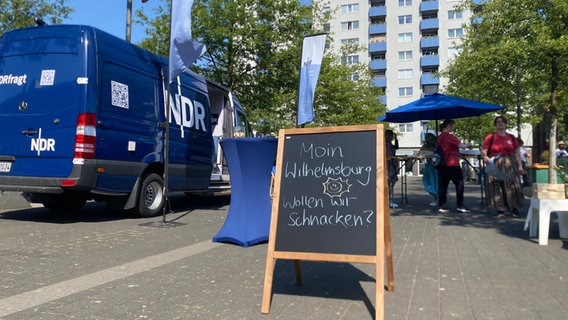 Der Dialogstand beim 48h Wilhelmsburg Festival im Rahmen der NDR DialogBus-Tour. © NDR 