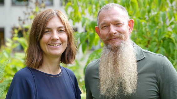 Das Nachhaltigkeitsteam im NDR: Agata Lüttges und Christoph Rohde. © Anna Rüter/NDR 