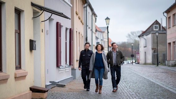 Felix Bittner (Franz Dinda), Nina Hagen (Cordelia Wege) und Tim Engelmann (David Bredin). © NDR/Georges Pauly Foto: Georges Pauly