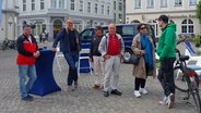 Der Dialogstand in Greifswald bei der Tour des NDR Dialogbus. © NDR 