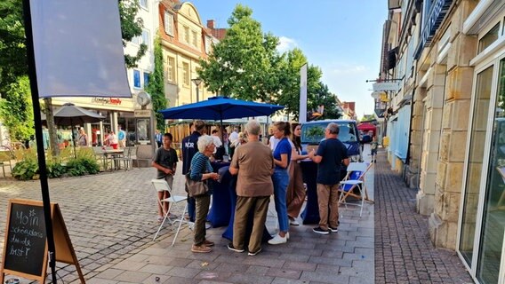 Der Dialogstand in Rinteln bei der Tour des NDR Dialogbus. © NDR 