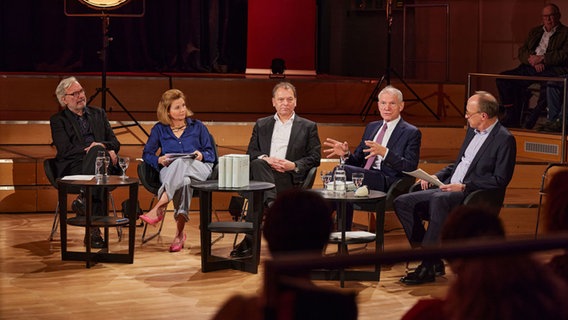 von links: Stefan Gwildis, Annette Frier, Hans-Ulrich Wagner, Günter Berg, Christoph Bungartz © Maren Janning Foto: Maren Janning