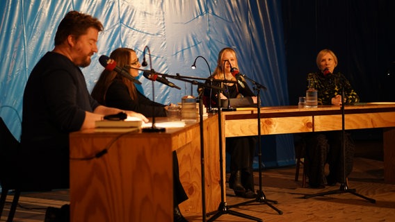 von links: Alexander Solloch, Emma Braslavsky, Andra Vahldiek, Aiki Mira © Franziska König Foto: Franziska König