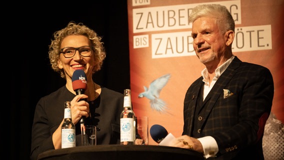 von links: Julia Westlake und Heinz Strunk © Stefan Albrecht Foto: Stefan Albrecht