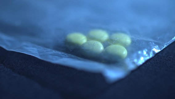 Tabletten in einer Verpackung © NDR 