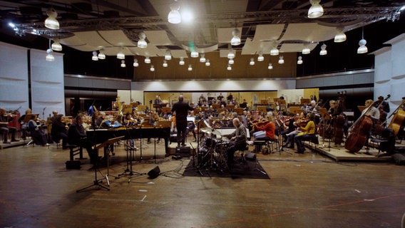 NDR Bigband bei Proben mit dem Deutschen Symphonie-Orchester Berlin. © NDR 