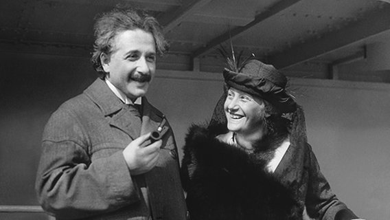 Albert Einstein mit Ehefrau Mileva Maric © picture alliance Foto:  | -