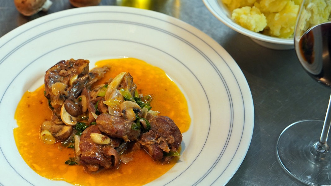 DAS! schmeckt: Ragout aus der Gänsekeule | NDR.de - Fernsehen ...