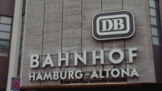 Schriftzug vom Bahnhof Altona in Hamburg.  