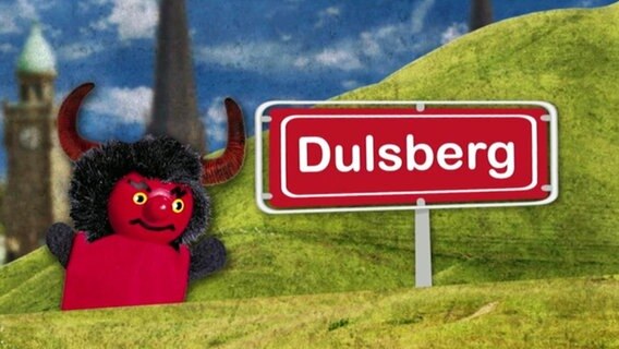 Montage: Eine Teufel-Handpuppe neben einem Schild mit der Aufschrift "Dulsberg".  