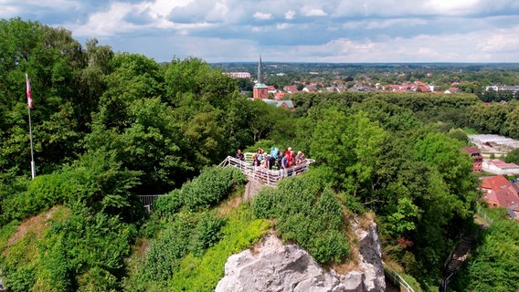 Die Luftlinie führt durch den Kalkberg Bad Segeberg. © NDR 