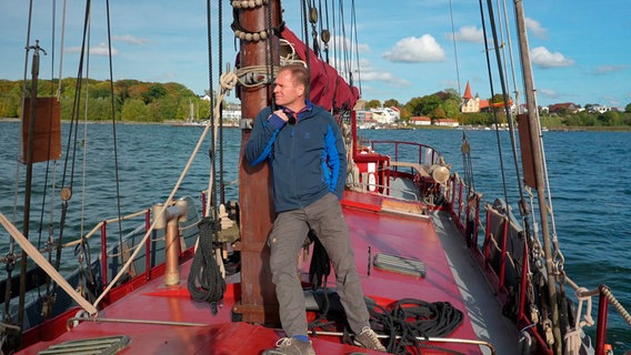 Segeln von Altefähr nach Stralsund - der schönste Part auf dieser Luftlinie. © NDR 