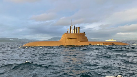 Aufgetaucht fahrendes U-Boot. U36 in Norwegen. © NDR 