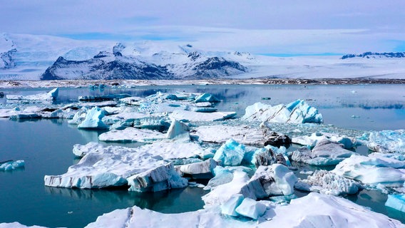 Die monumentale Gletscherlagune Jökulsárlón im Süden der Islands. © NDR/elb motion pictures GmbH 