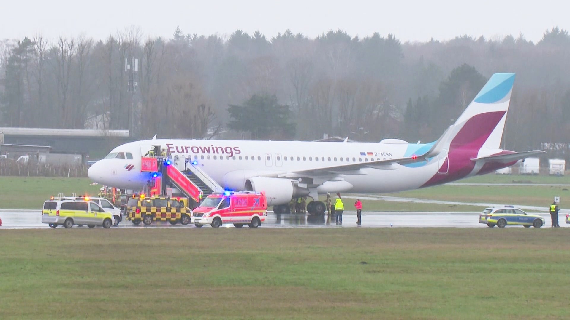 Flughafen Hamburg: Reifenplatzer bei Eurowings-Maschine