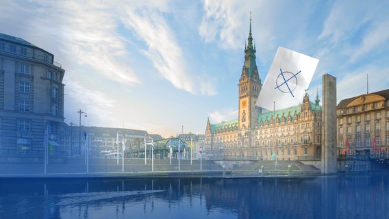 Collage: Das Hamburger Rathaus mit einem Wahlzettel. © NDR/picture alliance/Westend61 