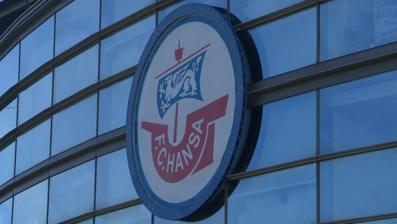 Das Symbol des FC Hansa Rostock.  