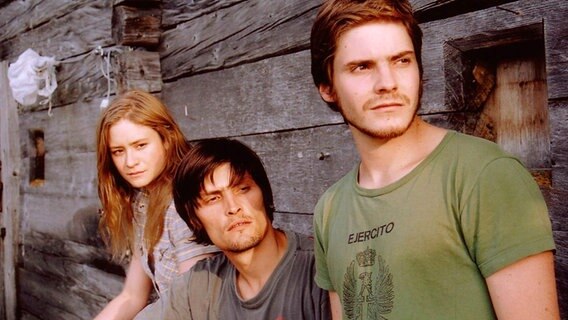 Jule (Julia Jentsch), Peter (Stipe Erceg, Mi.) und Jan (Daniel Brühl). © SWR/y3 film 