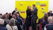 Schaumtortenangriff auf FDP-PArteichef Christian Lindner in Greifswald © Screenshot 