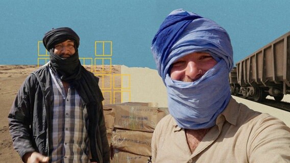 Fotomontage: Filmemacher Samuel Häde (rechts) steht neben einem Händler in Mauretanien. Gemeinsam wollen sie mit einem Güterzug fahren, der im Hintergrund zu sehen ist. © NDR/Jonathan Auch 