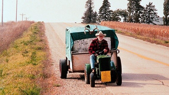 Auf seiner Reise fährt Alvin Straight (Richard Farnsworth) 390 Kilometer von Iowa nach Wisconsin. © rbb/Picture Factory/Les Films Alain Sarde/Le Studio Canal+ 