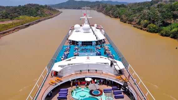 Blick von oben auf ein Schiffsdeck. © BR/Christian Hattesen Foto: Christian Hattesen