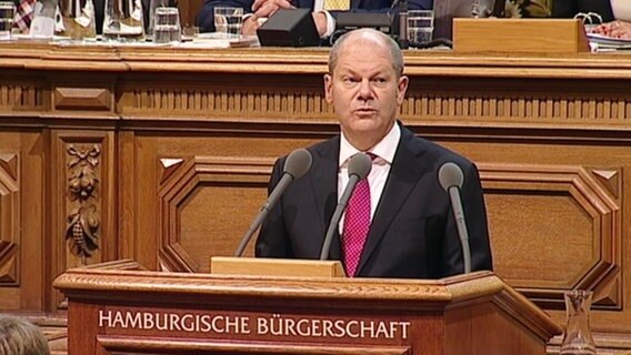 Olaf Scholz am Rednerpult.  