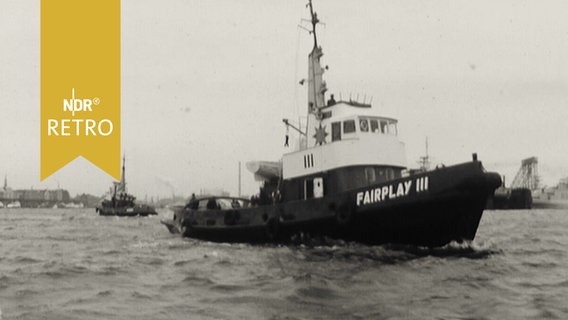 Schlepper auf der Elbe im Hamburger Hafen 1965  