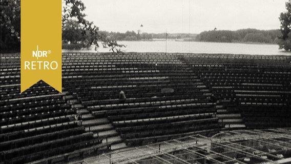 Zuschauertribüne für die Opernfestspiele Eutin 1965  