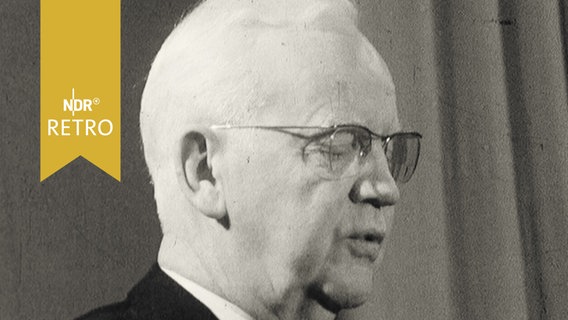 Bundespräsident Heinrich Lübke bei Ansprache zum 300jährigen Jubiläum der Handelskammer Hamburg 1965  