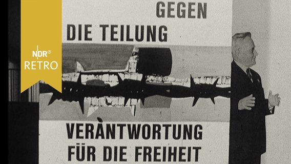 Ausstellungstitel "Widerstand gegen die Teilung - Verantwortung für die Freiheit" in der Uni Hamburg 1965 vom Komitee Unteilbares Deustchland  