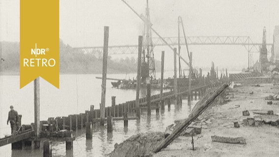 Kräne bei Bauarbeiten am Kai des Kieler Nordhafens 1965  