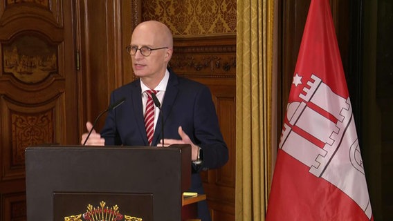 Hamburgs Erster Bürgermeister Peter Tschentscher (SPD) bei einer Pressekonferenz im Rathaus. 