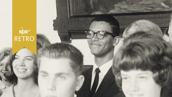 Jugendliche in einem Chor (1965)  